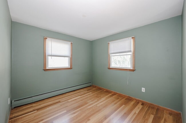 Building Photo - 245 Calef Rd