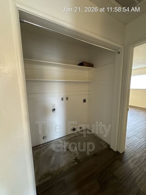 Building Photo - 2732 S Sallee Ct