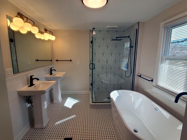 Building Photo - 5511 Lydia Ave