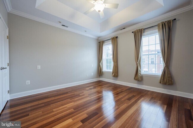 Building Photo - 226 S East Ave