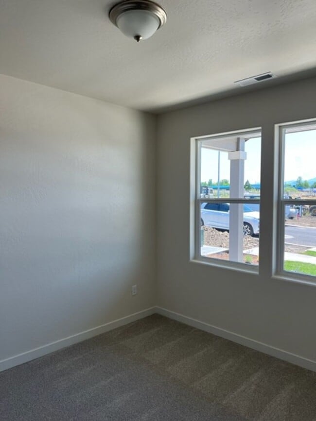 Building Photo - Newer Construction with Updates Through out