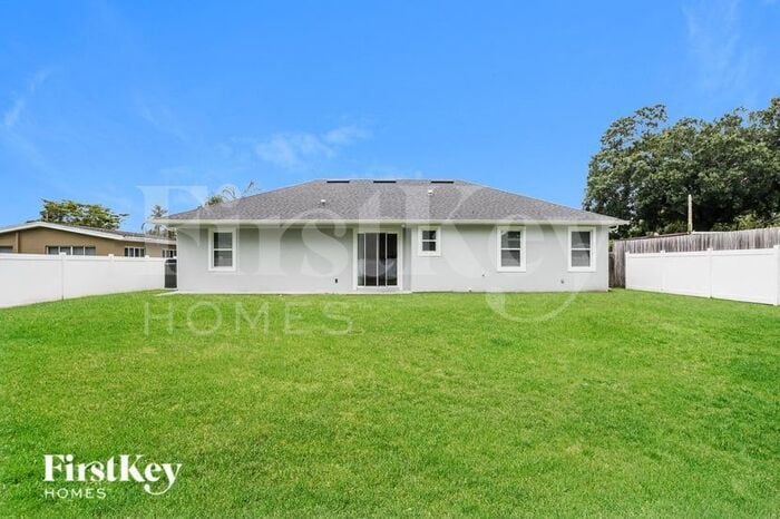 Building Photo - 6702 Cocos Dr