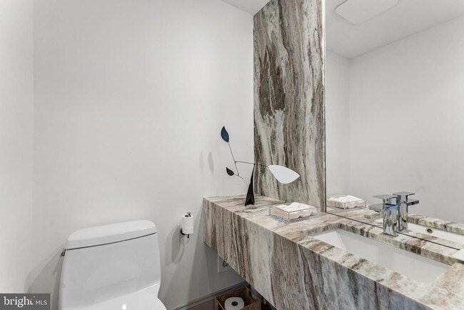 Building Photo - 2820 Ellicott St NW