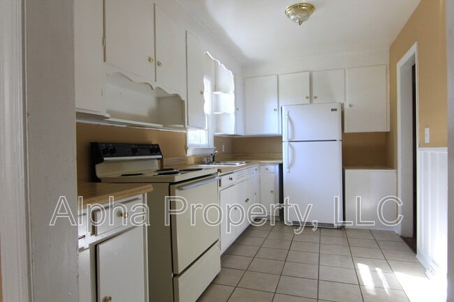 Building Photo - 5 Valley View Dr