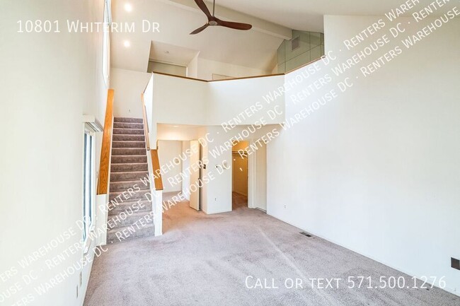 Building Photo - Light filled 2Bd/3.5Bth+Loft end unit TH w...