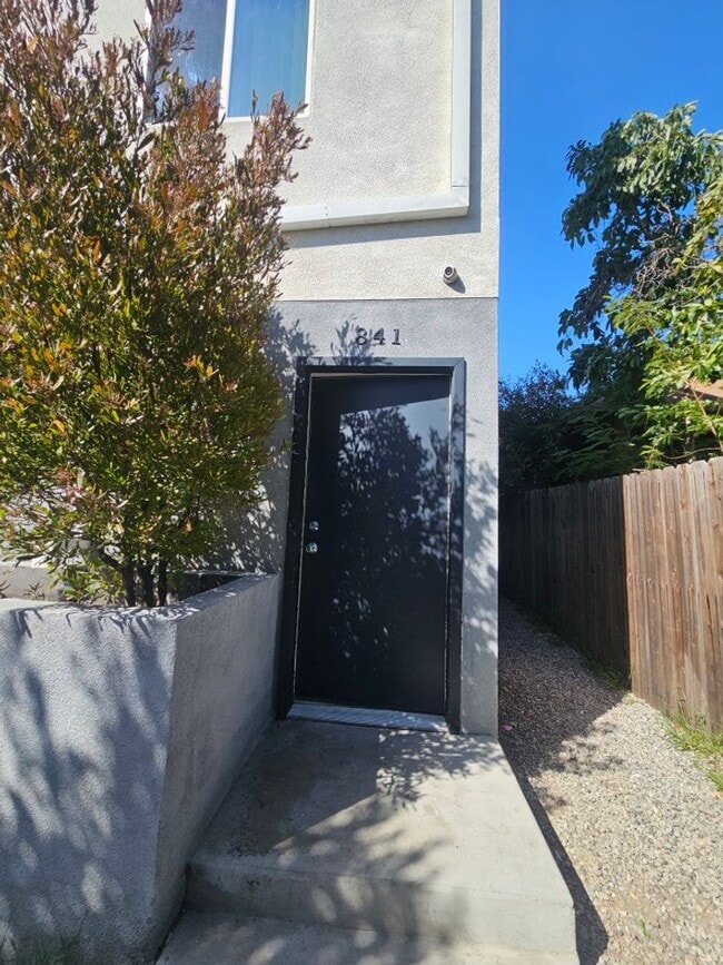 Building Photo - 32(839)