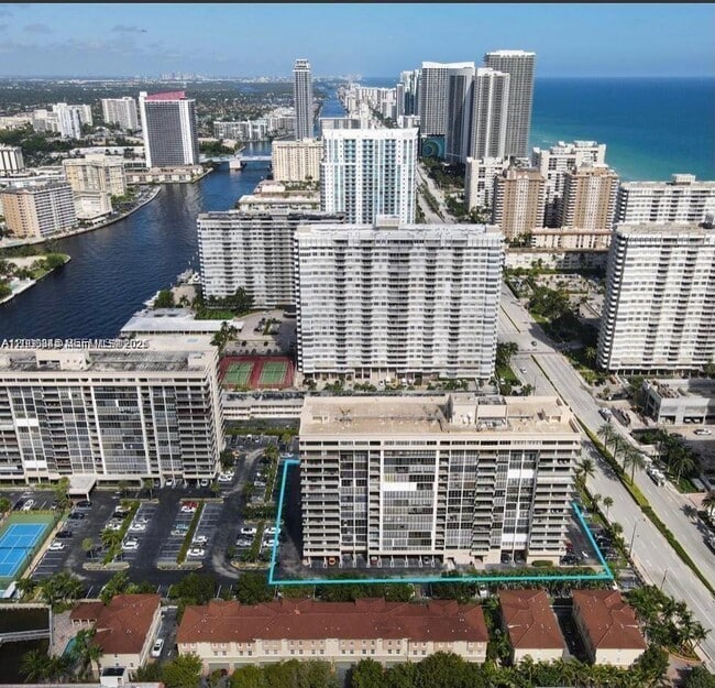 Building Photo - 2049 S Ocean Dr