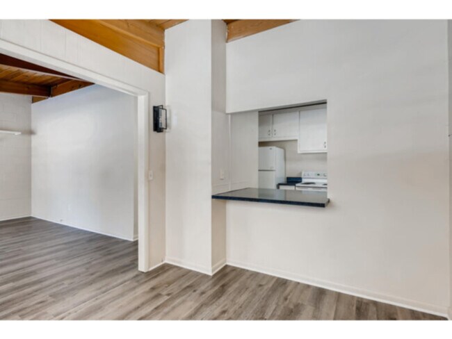 Building Photo - 6075 S Sterne Pkwy