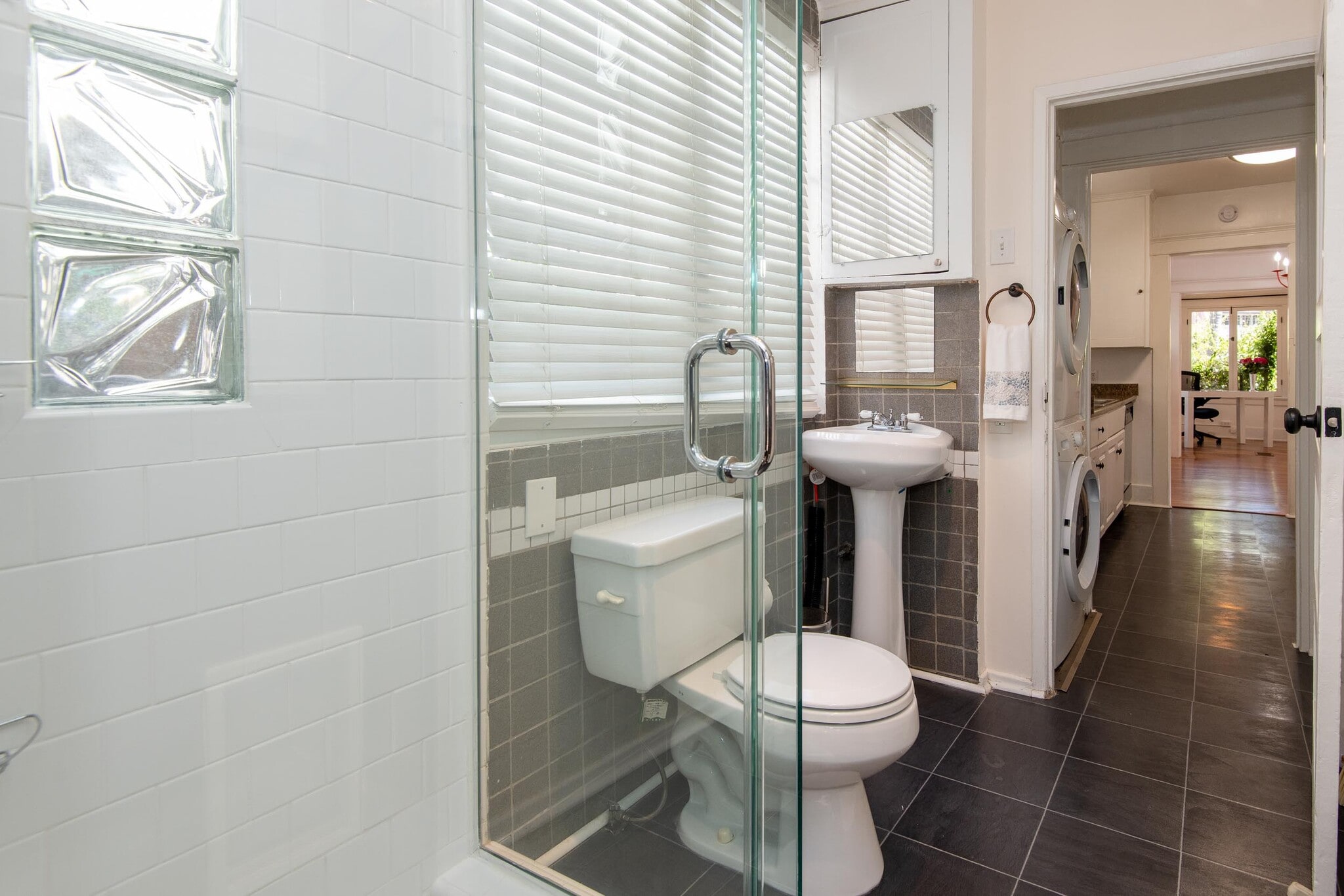 Building Photo - 2001 1/2 Pinehurst Rd