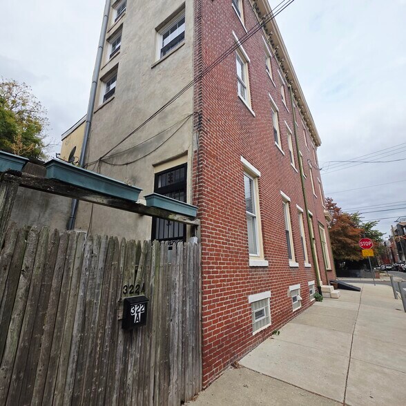 Building Photo - 322 W George St