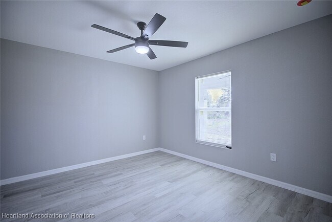 Building Photo - 293 Lincoln Rd NE