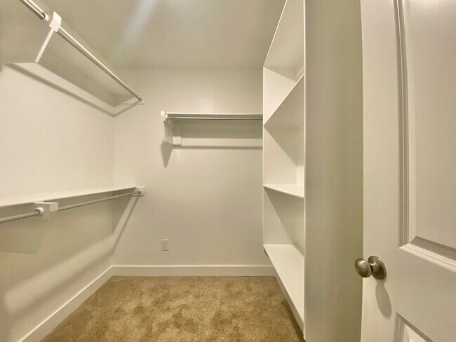 Building Photo - Newer 3 bed 2 bath near Frenship Upland He...