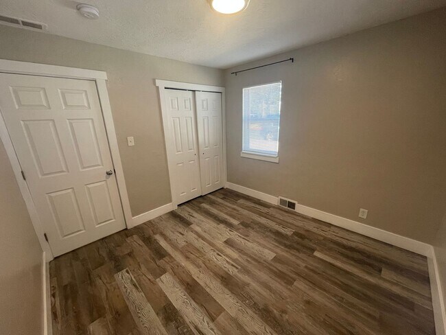 Building Photo - Claybourne Duplex