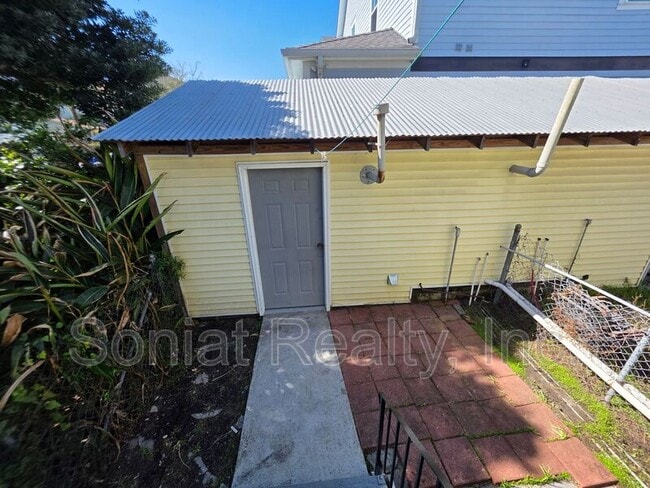 Building Photo - 311 S Scott St