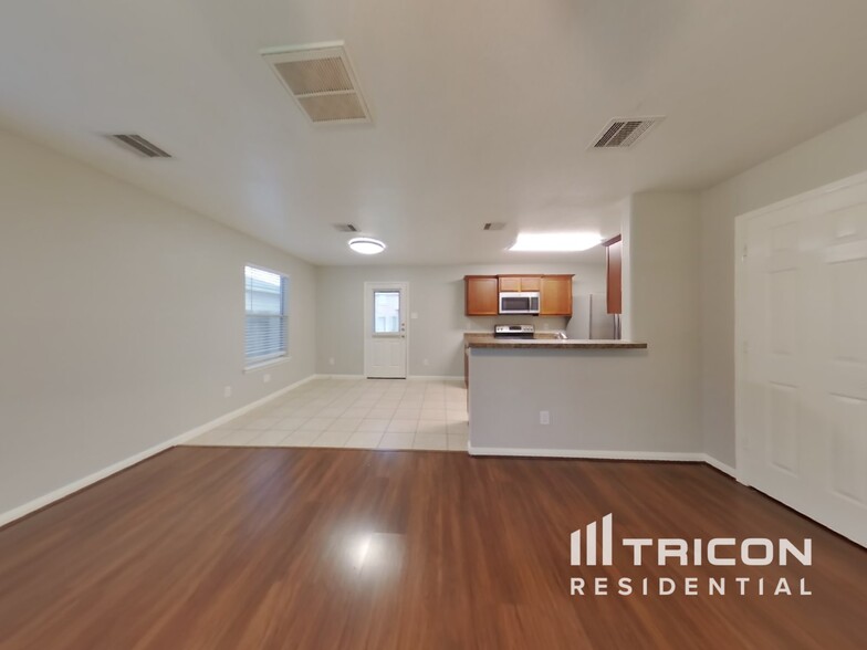 Building Photo - 6714 Clover Walk Ln