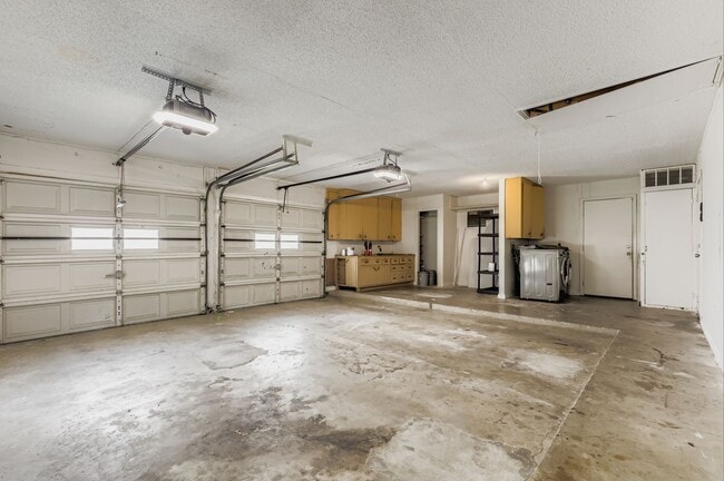 Building Photo - 5313 Basswood Ln