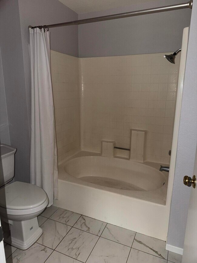 Building Photo - 2701 E Mesquite Ave