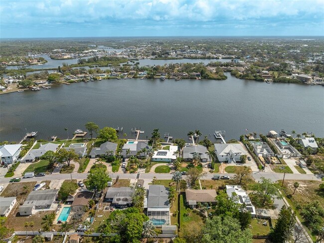 Building Photo - 711 Bayshore Dr