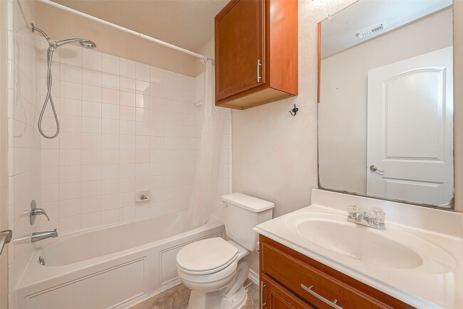 Building Photo - 11015 WARATH Oak Ct