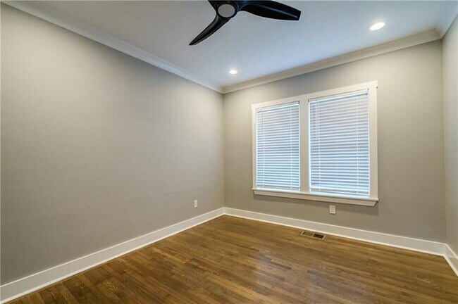 Building Photo - 349 Altoona Pl SW