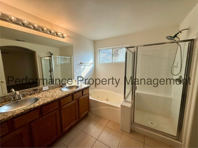 Building Photo - Stunning 5 Bed/2 Bath NW Bakersfield Home w/ $0 Deposit Option