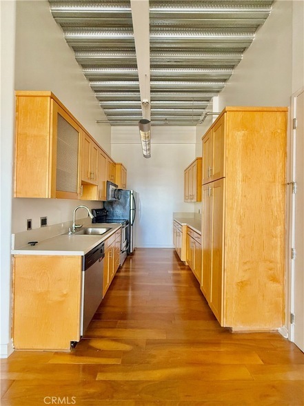 Building Photo - 312 W 5th St