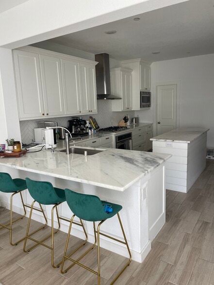 Kitchen - 2734 Vista Park Ln