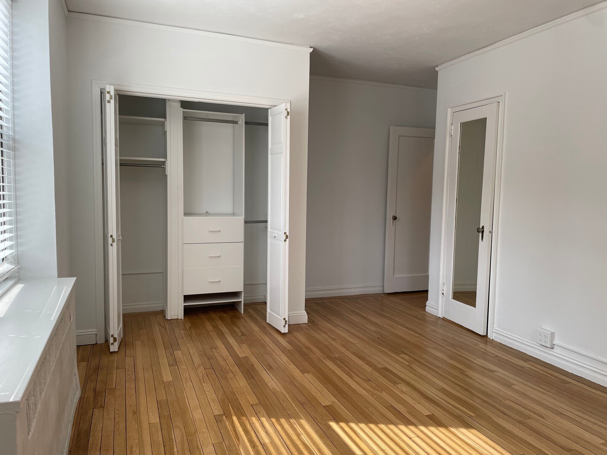 Building Photo - 210 Martine Ave