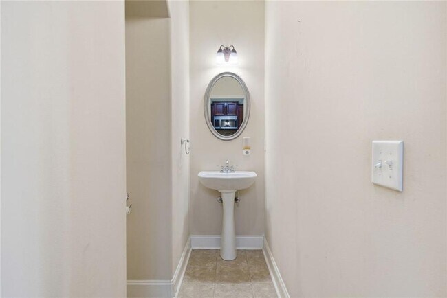 Building Photo - 513 Broughton Dr