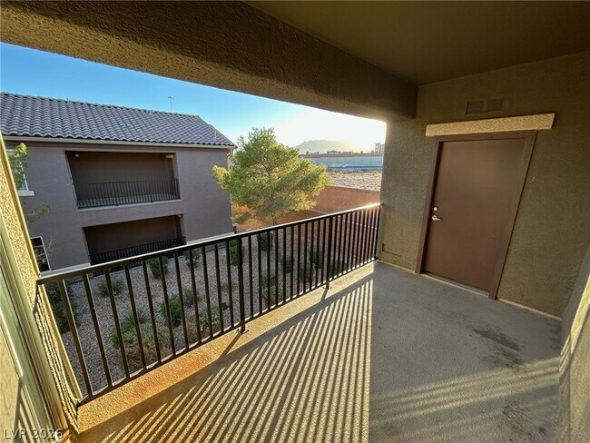 Building Photo - 6868 Sky Pointe Dr