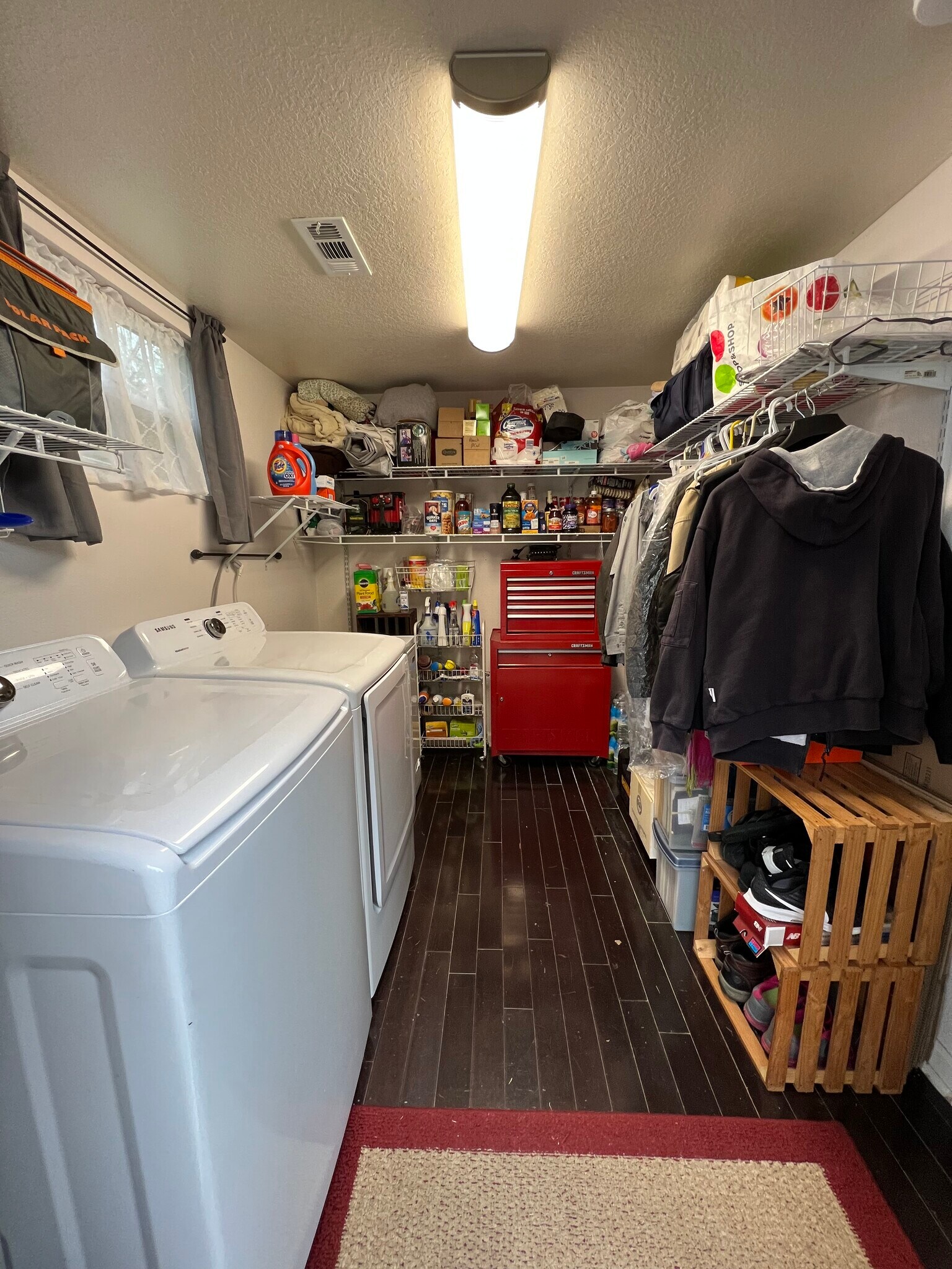 Super-sized walk-in closet / laundry - 805 Oliver Rd