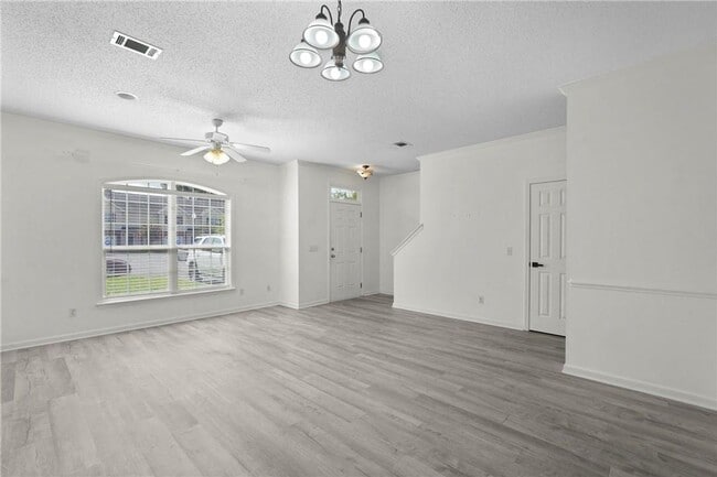 Building Photo - Spacious 3-Bedroom Townhouse in Prime Savannah Location!