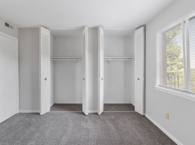 Building Photo - 325 Orchard Trace Ln