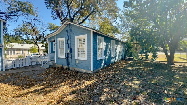 Building Photo - 820 N 5th St