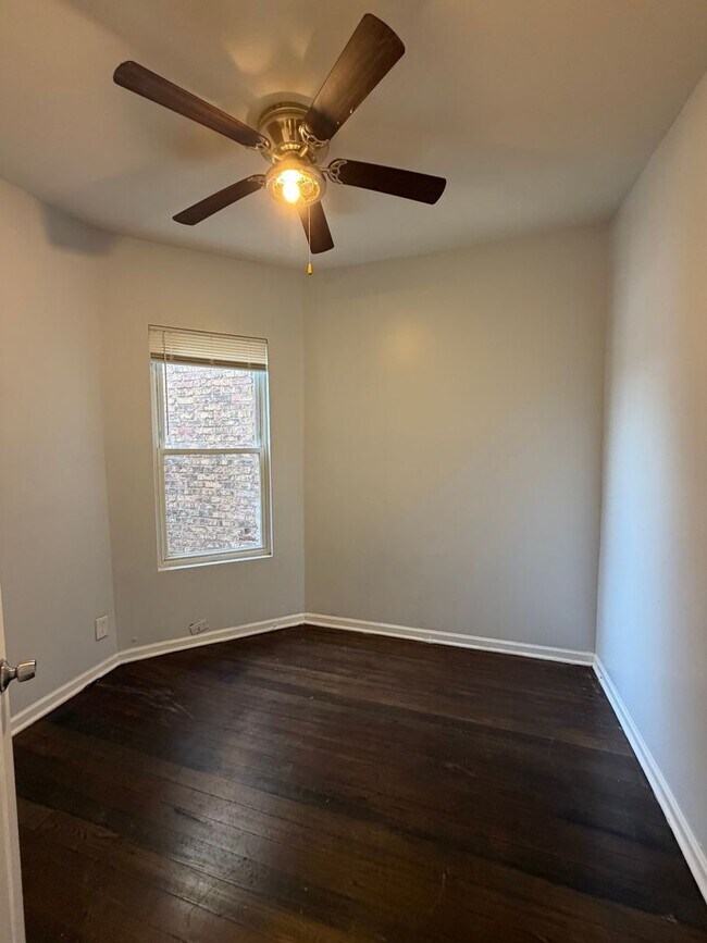 Building Photo - 7224 S St Lawrence Ave