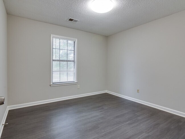 Building Photo - Spacious 3BR/2BA Bartlett rental home in GREAT location!