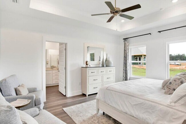 Building Photo - Charming 4BR House in a Calm and friendly ...