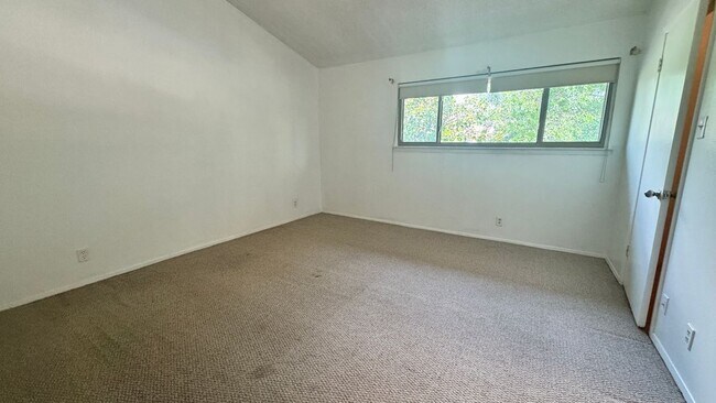 Building Photo - 8903 Trone Cir