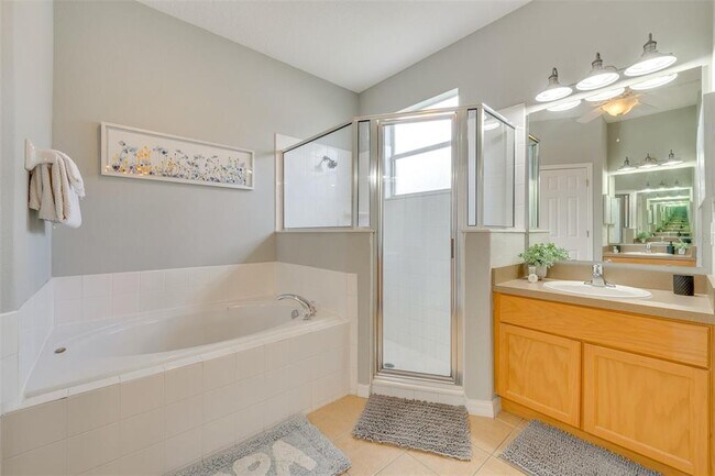 Building Photo - 441 Balmoral Dr