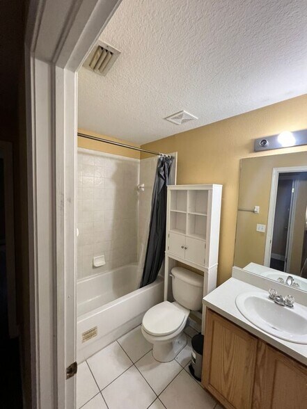 Building Photo - 10617 Shady Falls Ct