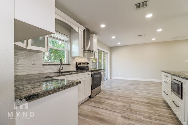 Building Photo - 1560 Palmetto St