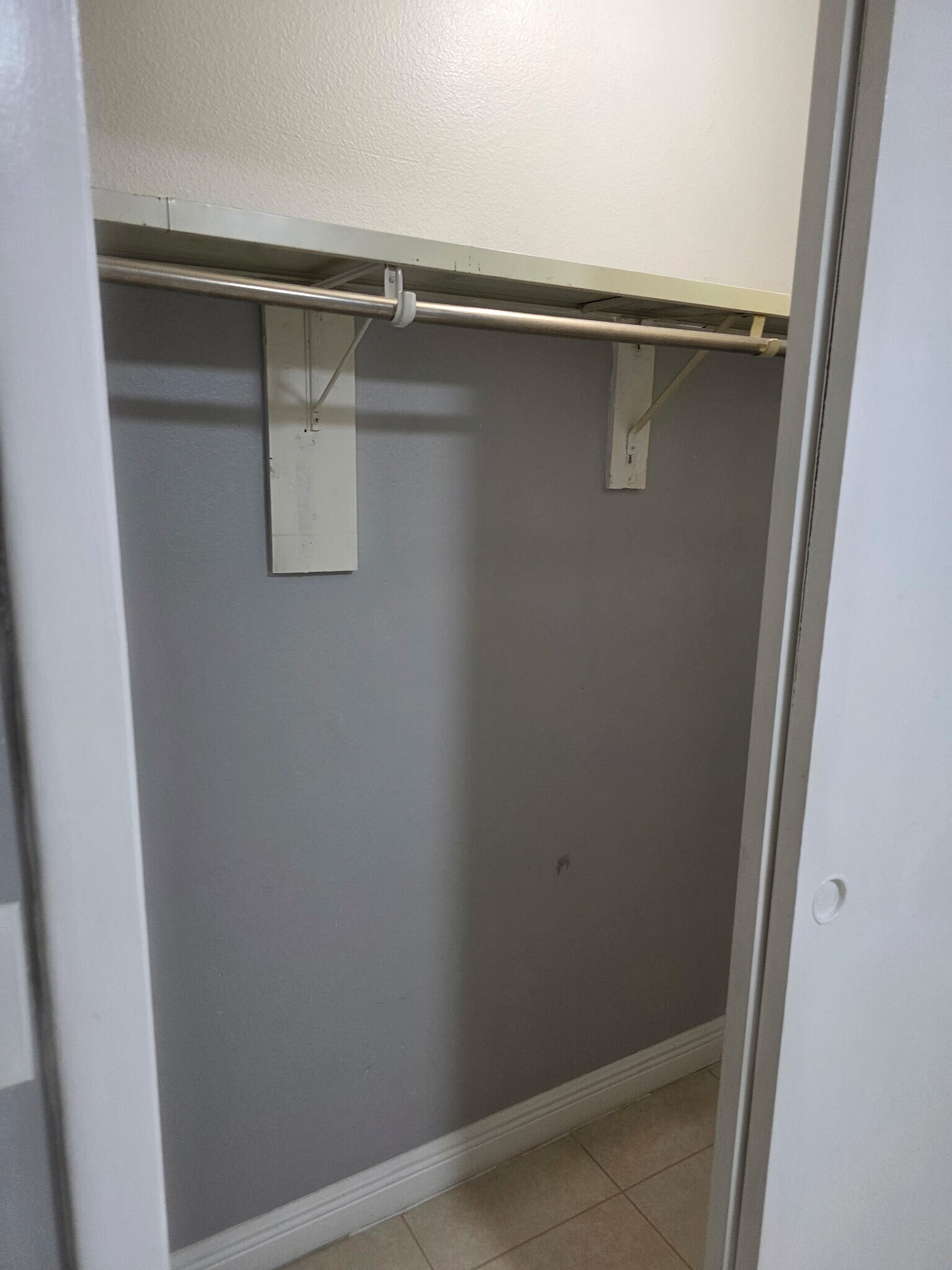 Building Photo - 9004 Tudor Dr