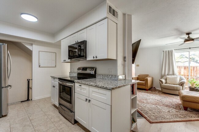 Building Photo - 2606 Custer Pkwy