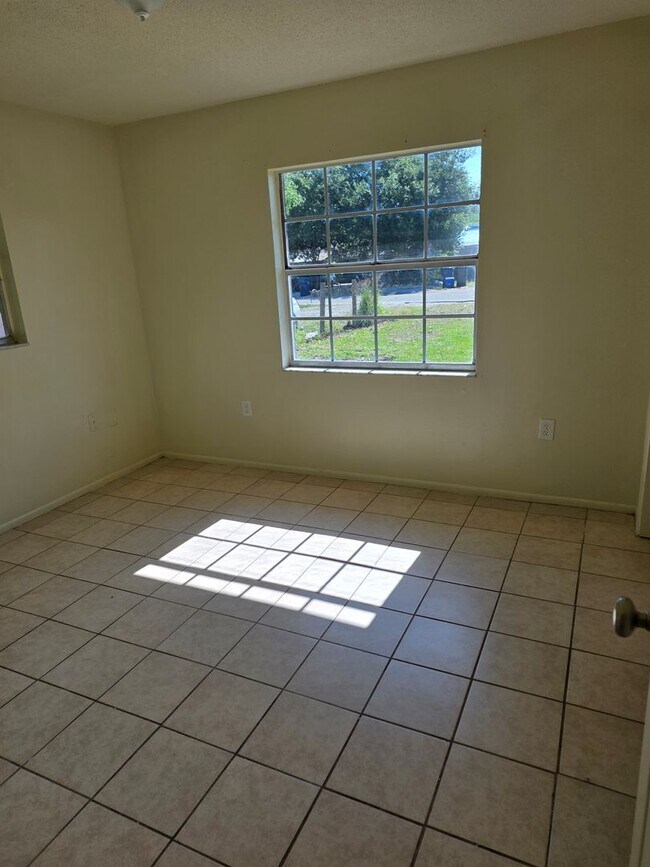 Building Photo - 3/2 DUPLEX