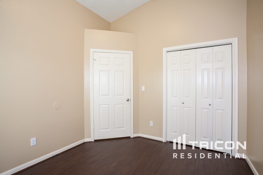 Building Photo - 3211 Kelling St