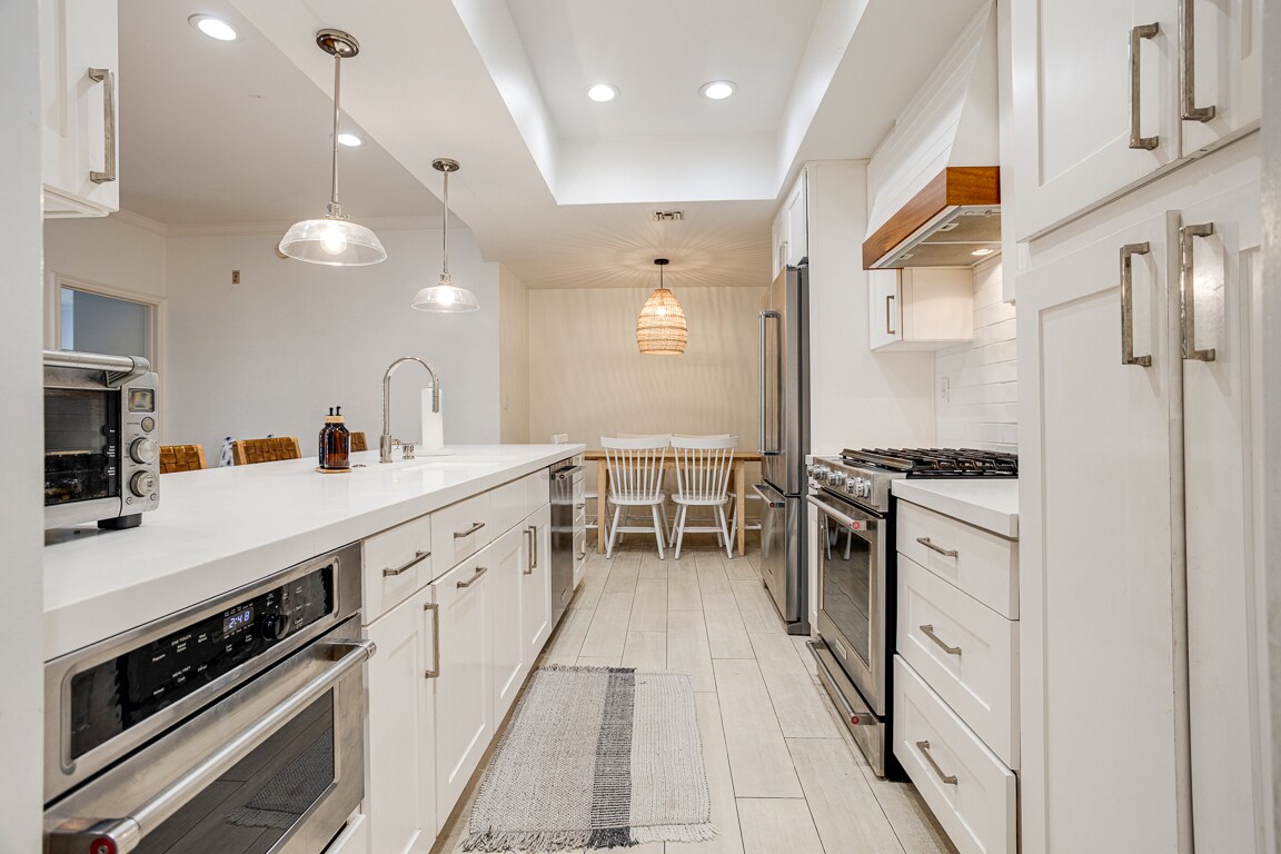 Building Photo - 4401 Moorpark Way