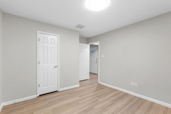 Building Photo - 2205 Speidel Dr