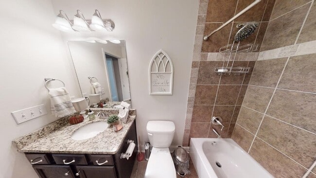 Building Photo - Precious and well kept home in Lundy West