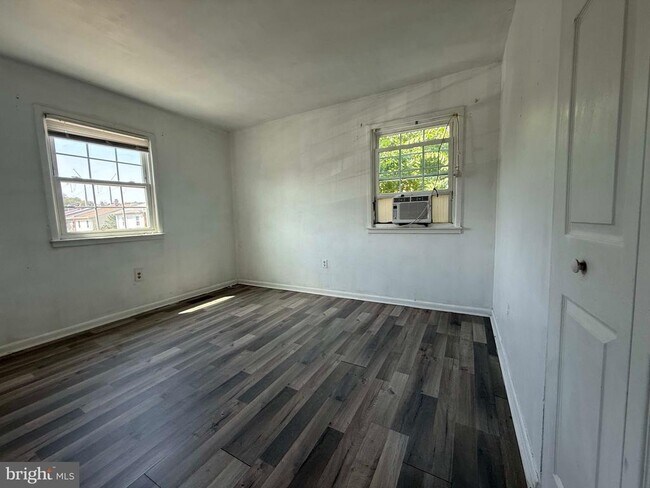 Building Photo - 2313 McClellan Ct
