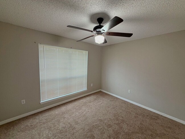 Building Photo - 7 Poinsettia Ln